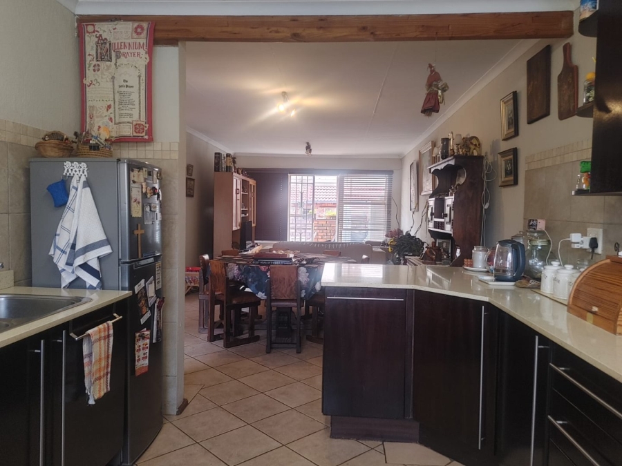 2 Bedroom Property for Sale in Wilro Park Gauteng