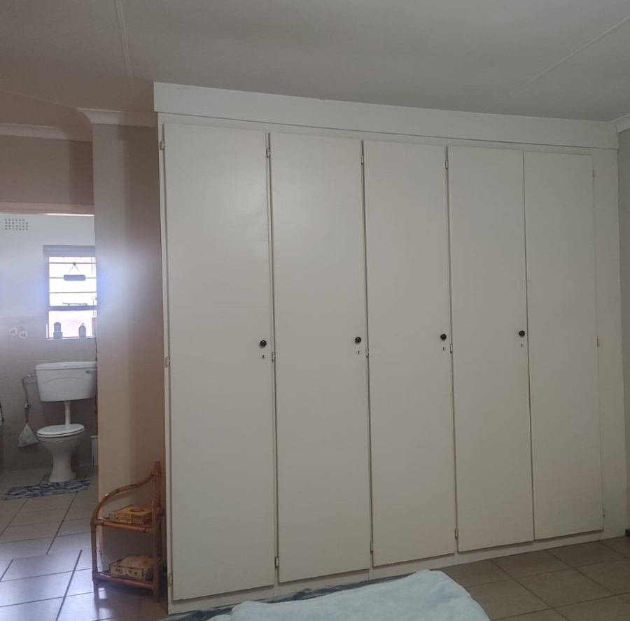 2 Bedroom Property for Sale in Wilro Park Gauteng