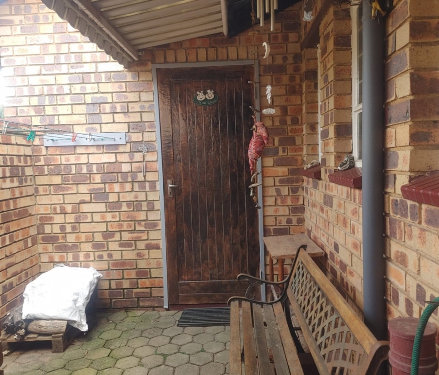 2 Bedroom Property for Sale in Wilro Park Gauteng
