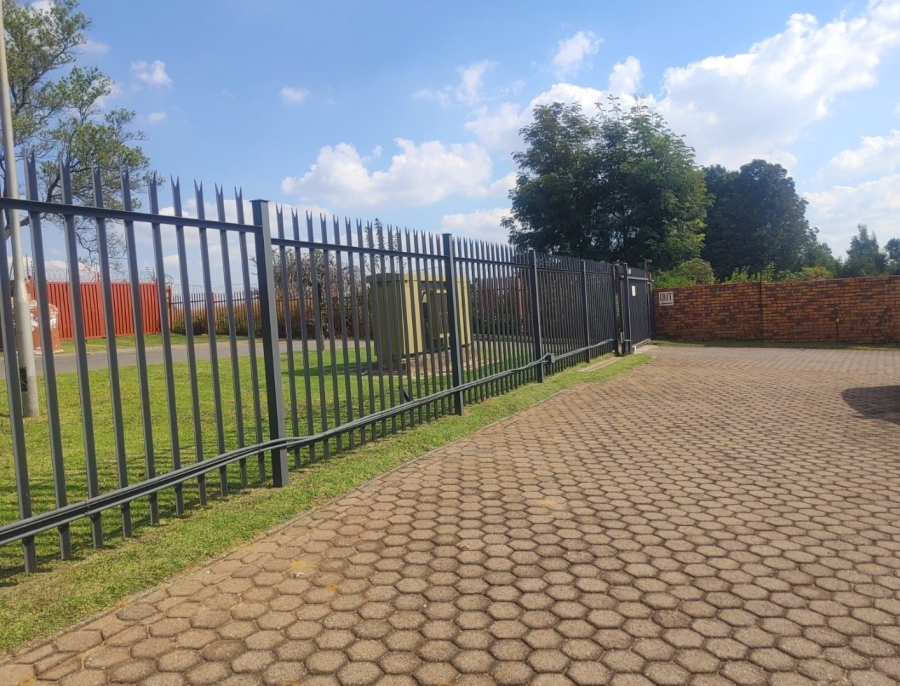2 Bedroom Property for Sale in Wilro Park Gauteng