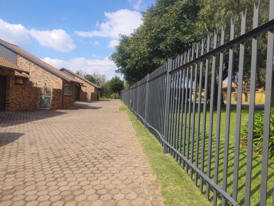 2 Bedroom Property for Sale in Wilro Park Gauteng