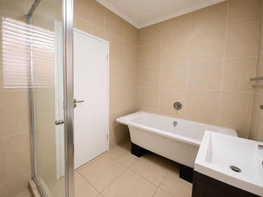 3 Bedroom Property for Sale in Greenstone Crest Gauteng