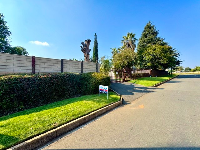 5 Bedroom Property for Sale in Aston Manor Gauteng