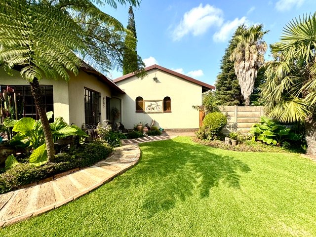 5 Bedroom Property for Sale in Aston Manor Gauteng