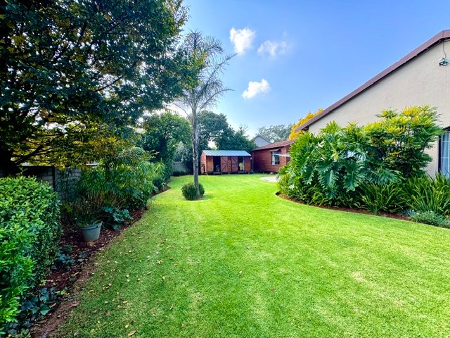 5 Bedroom Property for Sale in Aston Manor Gauteng