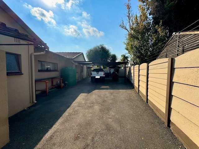 5 Bedroom Property for Sale in Aston Manor Gauteng