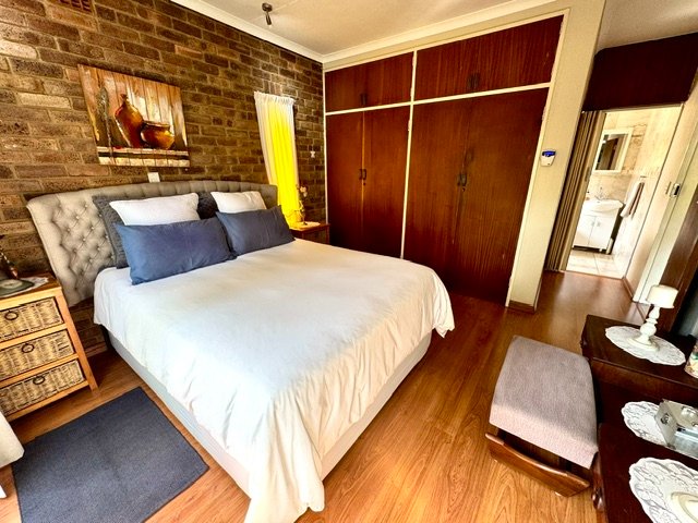 5 Bedroom Property for Sale in Aston Manor Gauteng