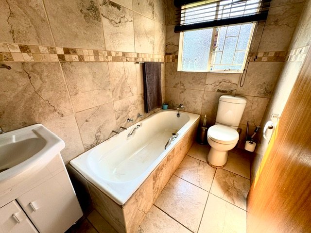 5 Bedroom Property for Sale in Aston Manor Gauteng