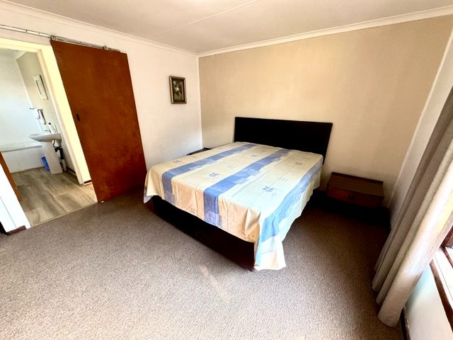5 Bedroom Property for Sale in Aston Manor Gauteng
