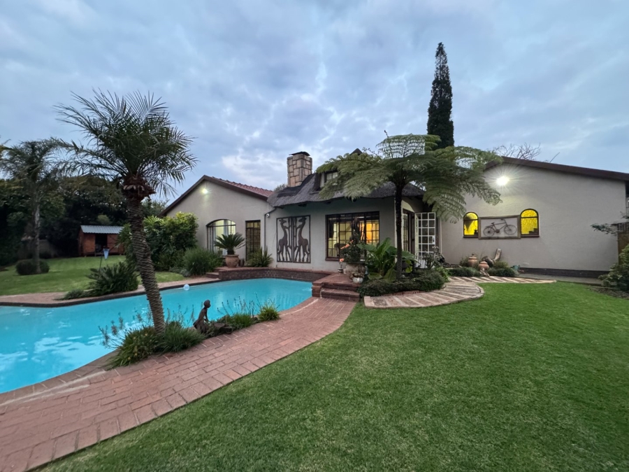 5 Bedroom Property for Sale in Aston Manor Gauteng