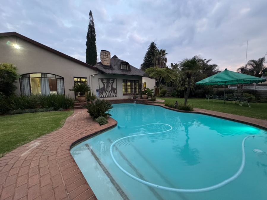 5 Bedroom Property for Sale in Aston Manor Gauteng