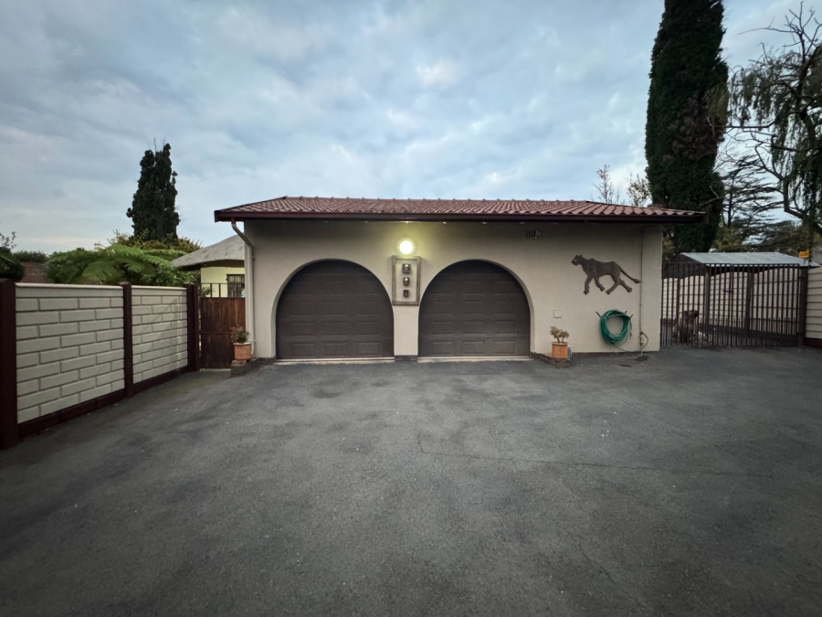 5 Bedroom Property for Sale in Aston Manor Gauteng