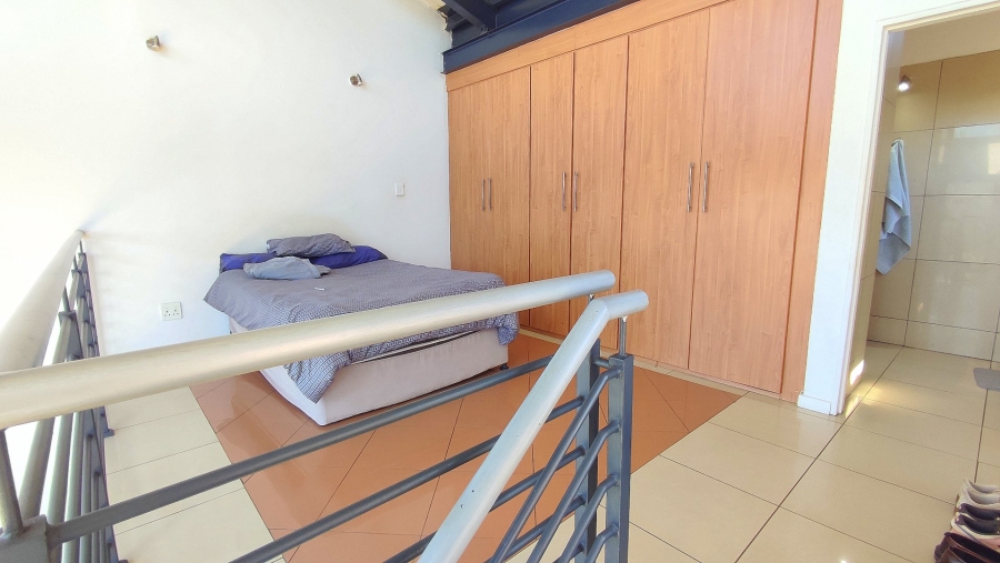 1 Bedroom Property for Sale in Rooihuiskraal North Gauteng