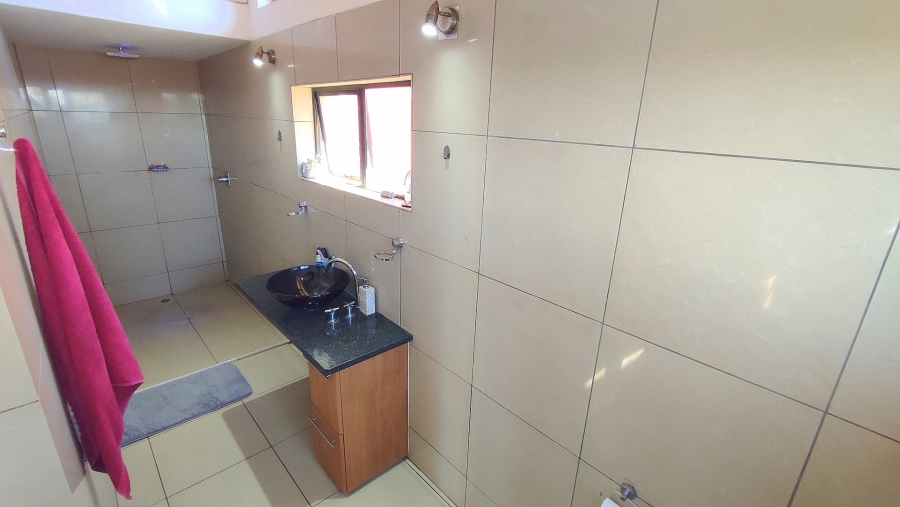 1 Bedroom Property for Sale in Rooihuiskraal North Gauteng