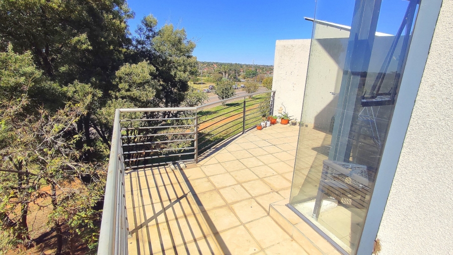 1 Bedroom Property for Sale in Rooihuiskraal North Gauteng