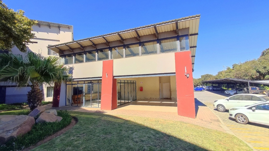1 Bedroom Property for Sale in Rooihuiskraal North Gauteng