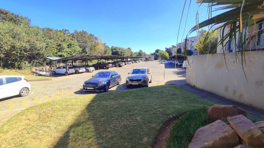 1 Bedroom Property for Sale in Rooihuiskraal North Gauteng