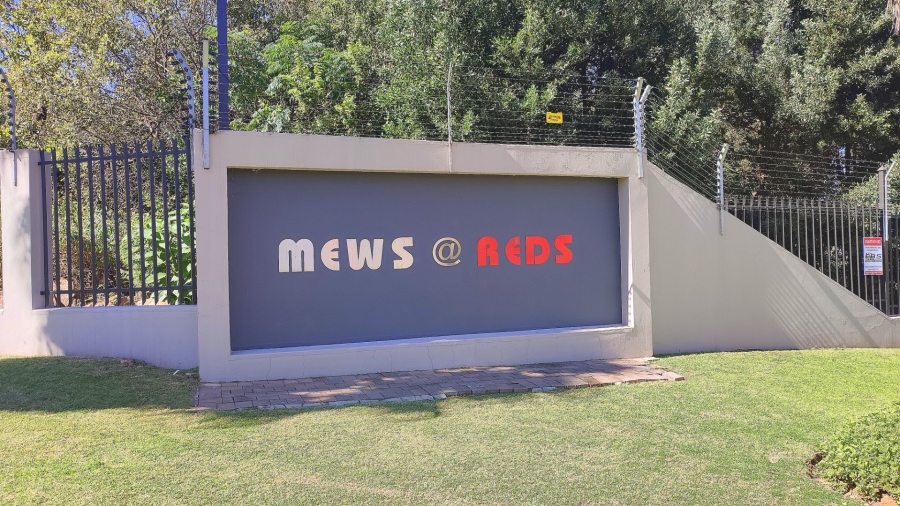 1 Bedroom Property for Sale in Rooihuiskraal North Gauteng