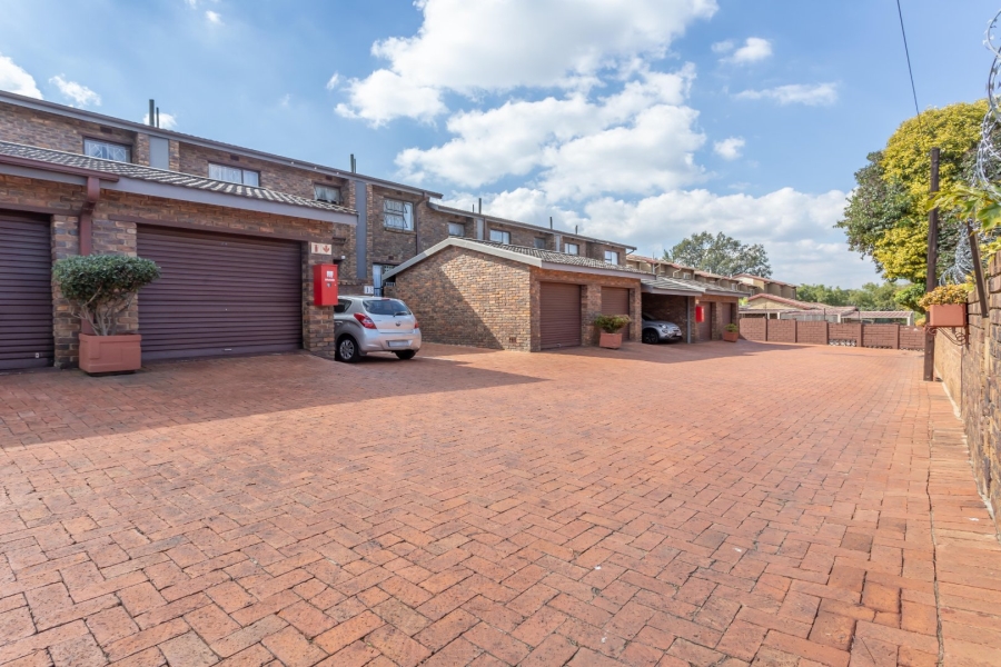 3 Bedroom Property for Sale in Florida Park Gauteng