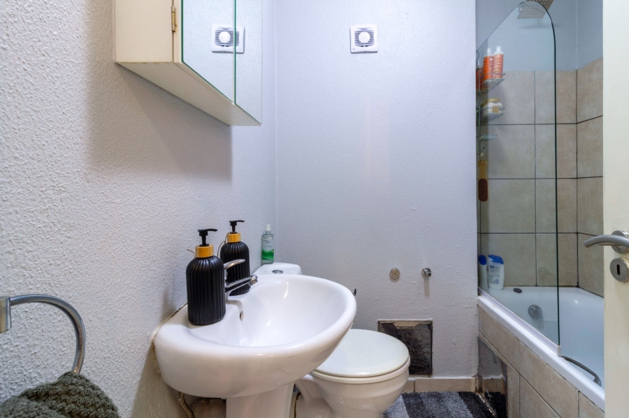 2 Bedroom Property for Sale in Northgate Gauteng