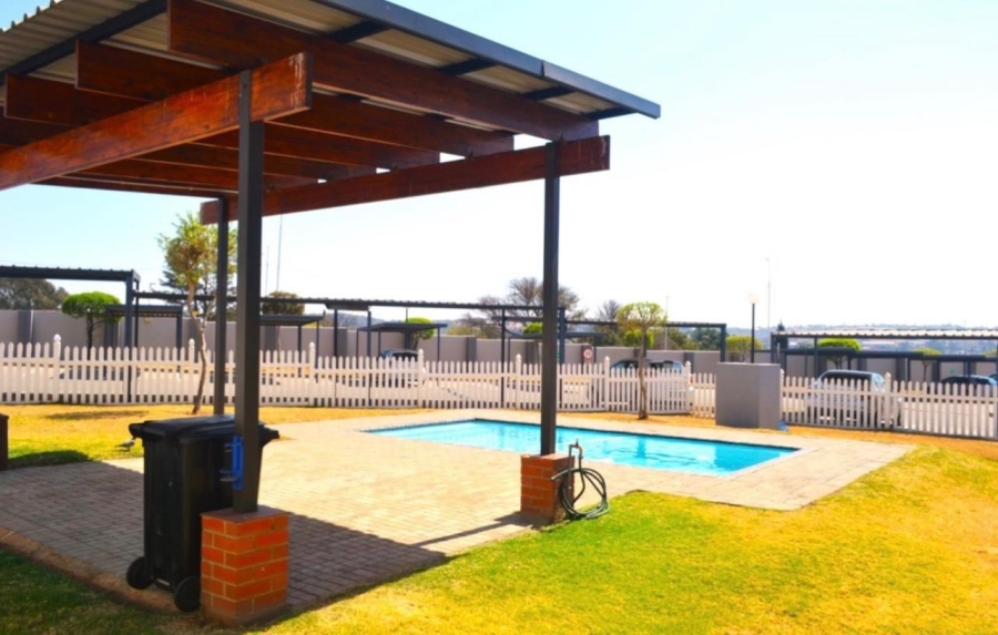 2 Bedroom Property for Sale in Barbeque Downs Gauteng