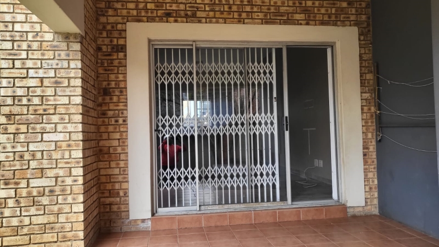 To Let 2 Bedroom Property for Rent in North Riding Gauteng