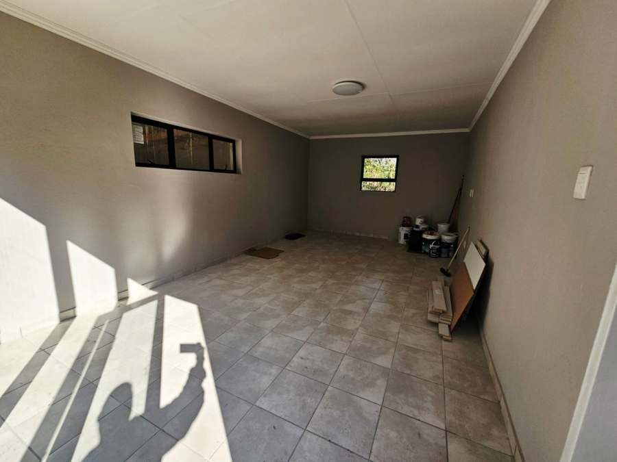 To Let 2 Bedroom Property for Rent in Monavoni Gauteng