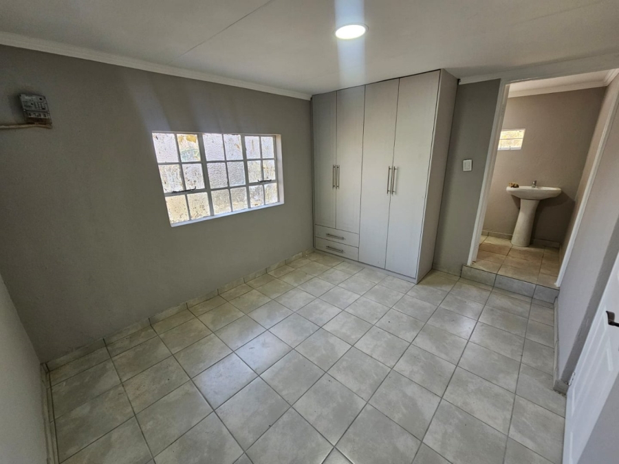 To Let 2 Bedroom Property for Rent in Monavoni Gauteng