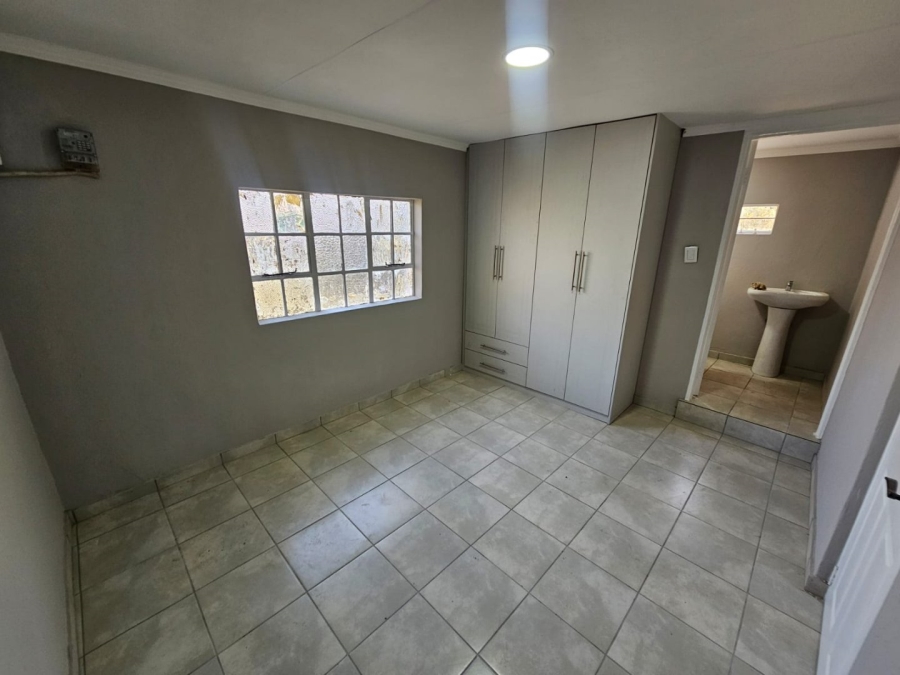 To Let 2 Bedroom Property for Rent in Monavoni Gauteng