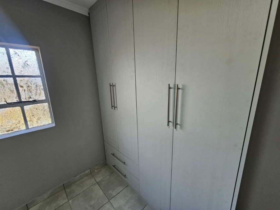 To Let 2 Bedroom Property for Rent in Monavoni Gauteng