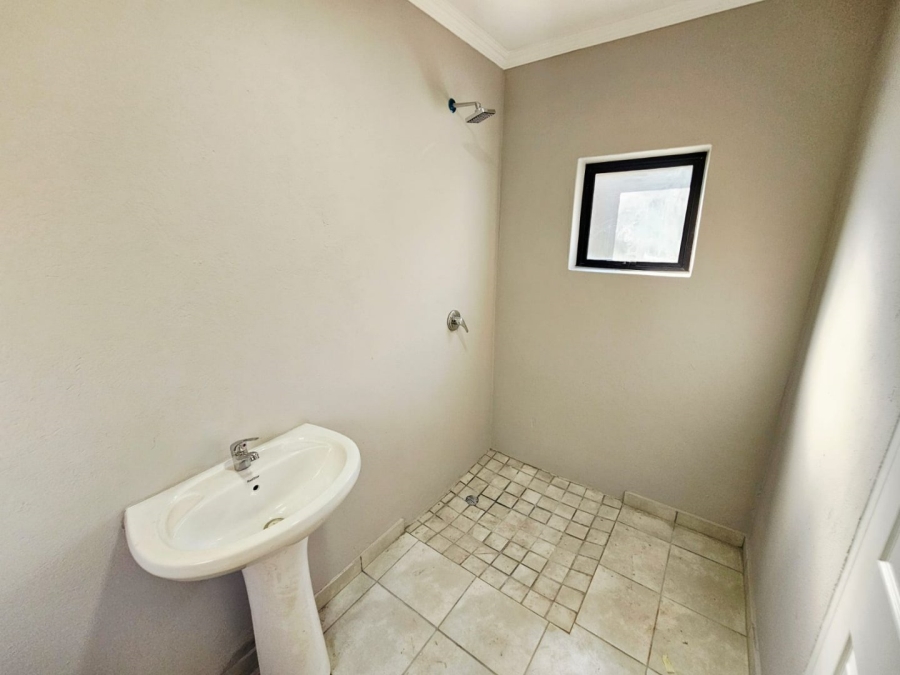 To Let 2 Bedroom Property for Rent in Monavoni Gauteng