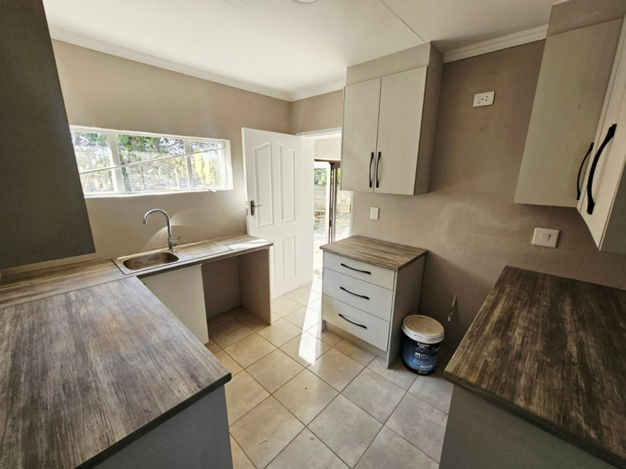 To Let 2 Bedroom Property for Rent in Monavoni Gauteng
