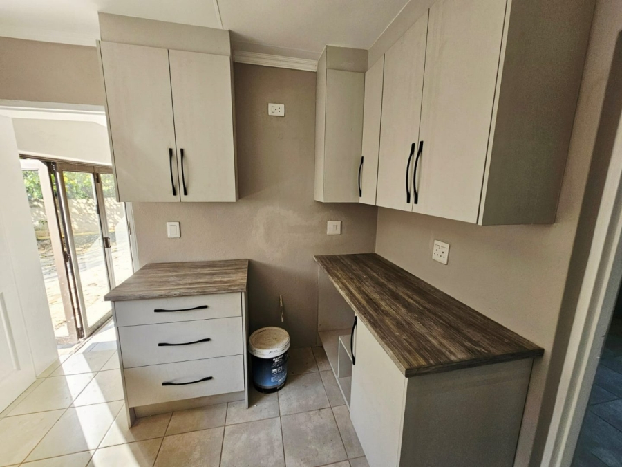 To Let 2 Bedroom Property for Rent in Monavoni Gauteng