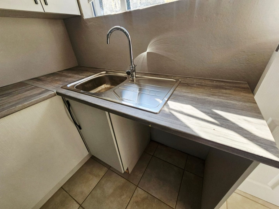 To Let 2 Bedroom Property for Rent in Monavoni Gauteng