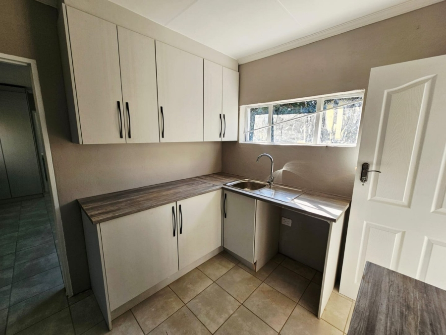 To Let 2 Bedroom Property for Rent in Monavoni Gauteng