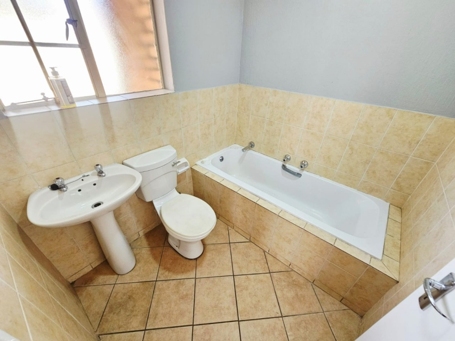 3 Bedroom Property for Sale in Heuwelsig Estate Gauteng