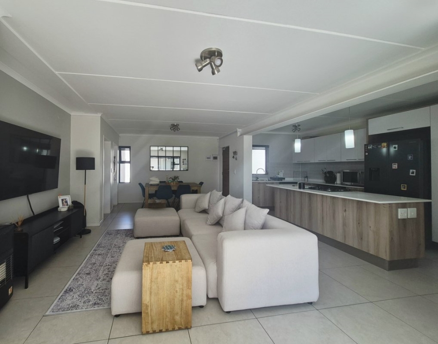 2 Bedroom Property for Sale in Longmeadow Gauteng