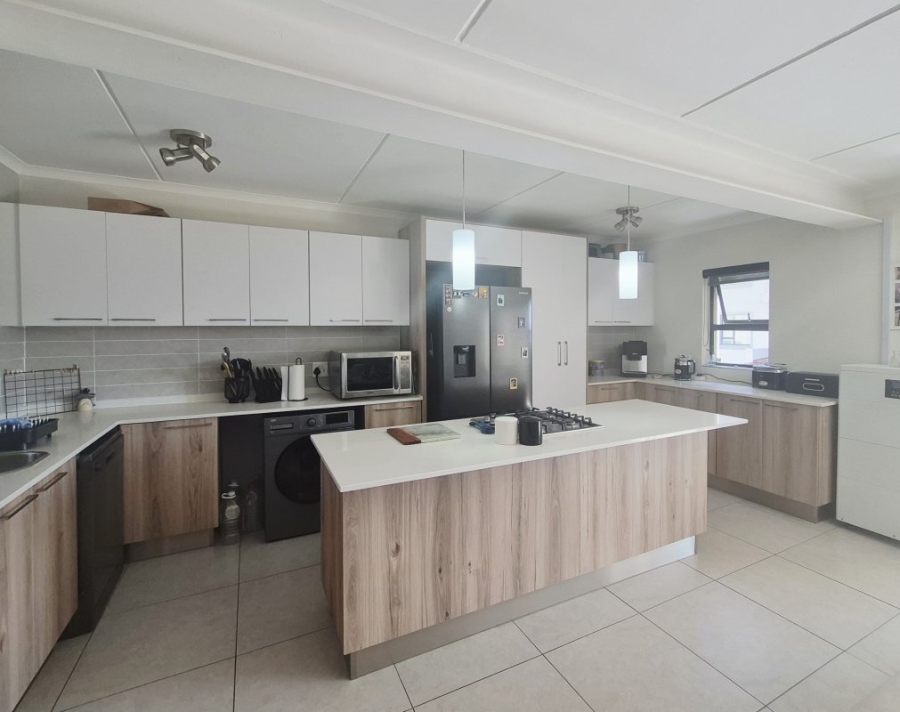 2 Bedroom Property for Sale in Longmeadow Gauteng