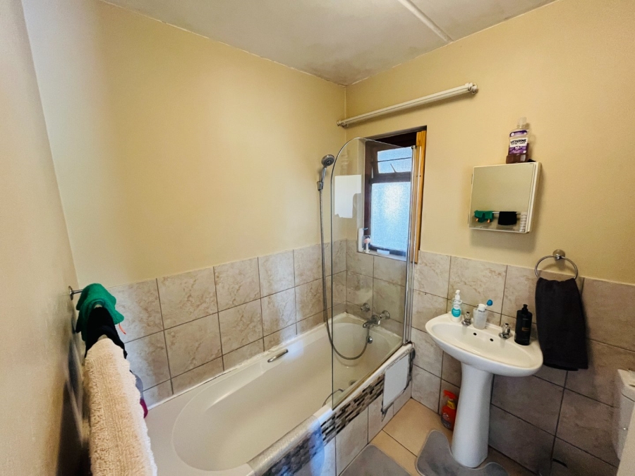 1 Bedroom Property for Sale in Erand Gardens Gauteng