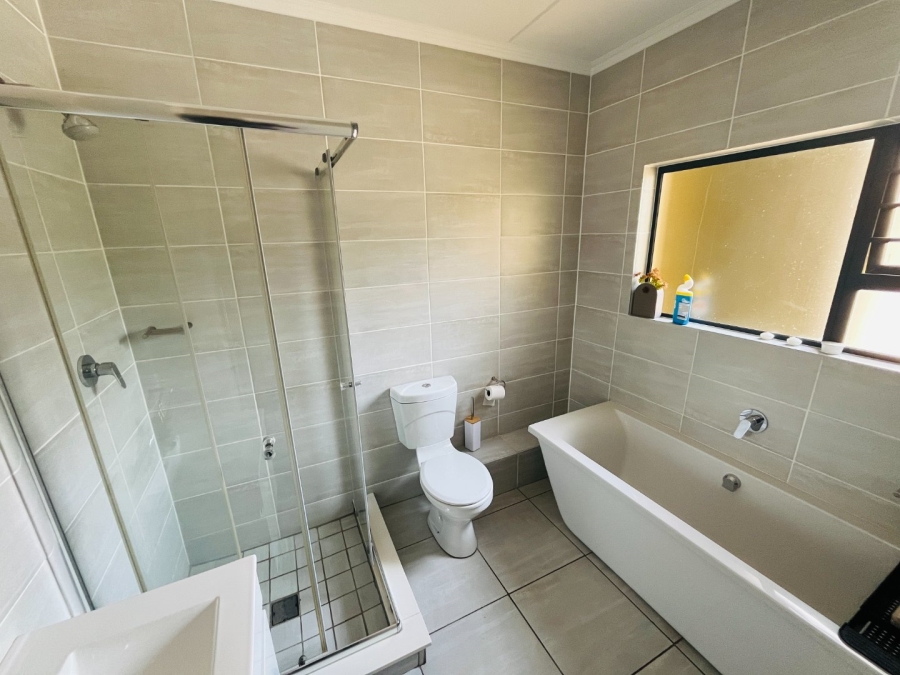 To Let 3 Bedroom Property for Rent in Waterfall View Gauteng