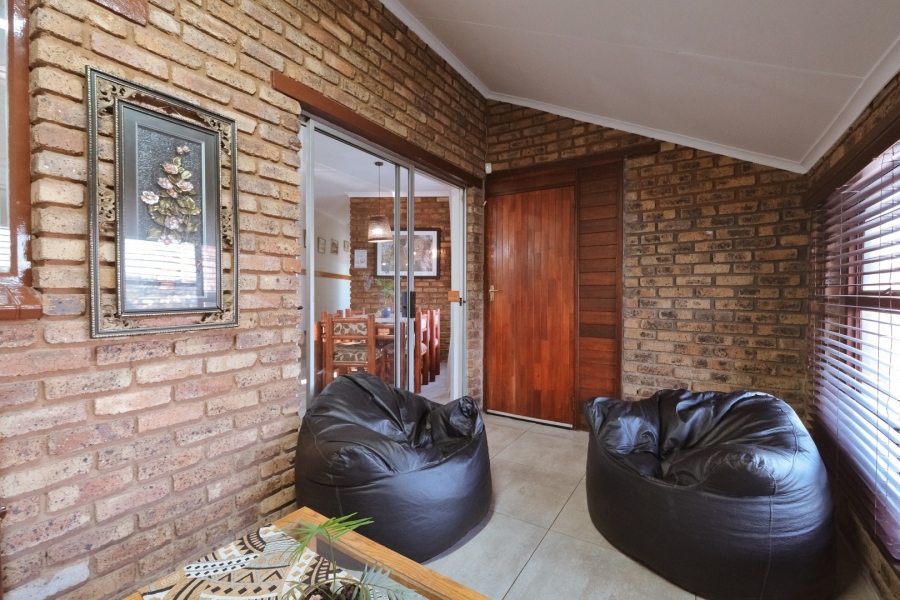 3 Bedroom Property for Sale in Oakdene Gauteng