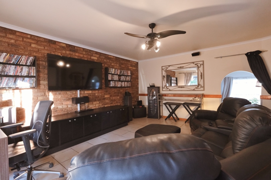 3 Bedroom Property for Sale in Oakdene Gauteng
