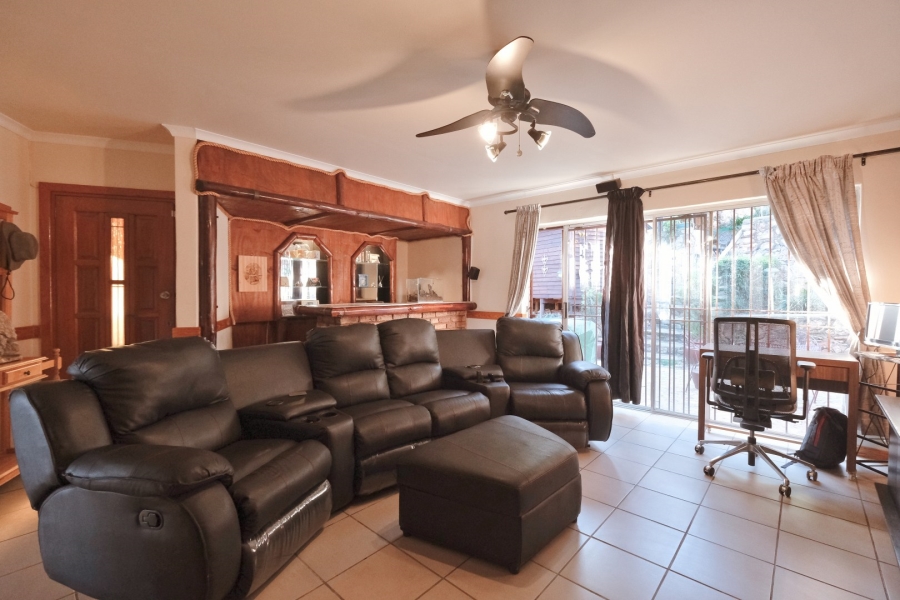 3 Bedroom Property for Sale in Oakdene Gauteng