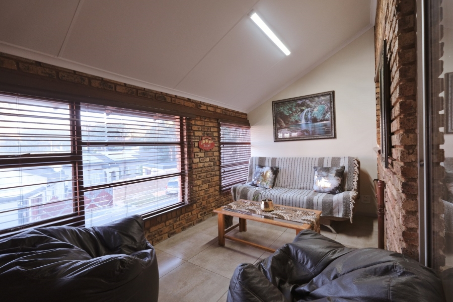 3 Bedroom Property for Sale in Oakdene Gauteng