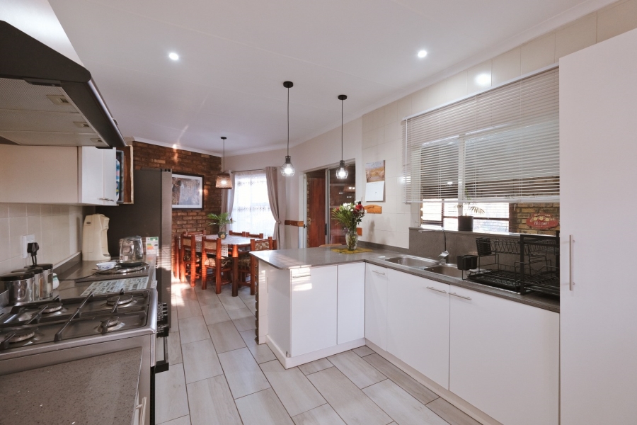 3 Bedroom Property for Sale in Oakdene Gauteng
