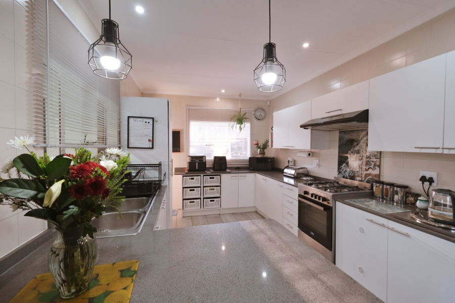 3 Bedroom Property for Sale in Oakdene Gauteng