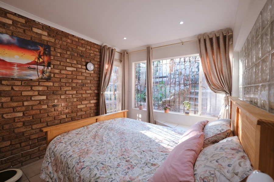 3 Bedroom Property for Sale in Oakdene Gauteng