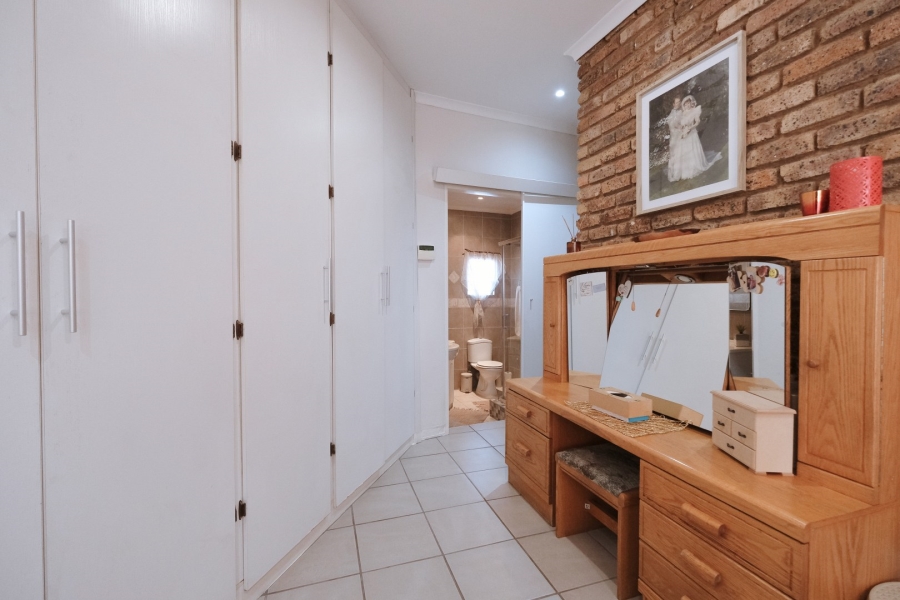 3 Bedroom Property for Sale in Oakdene Gauteng