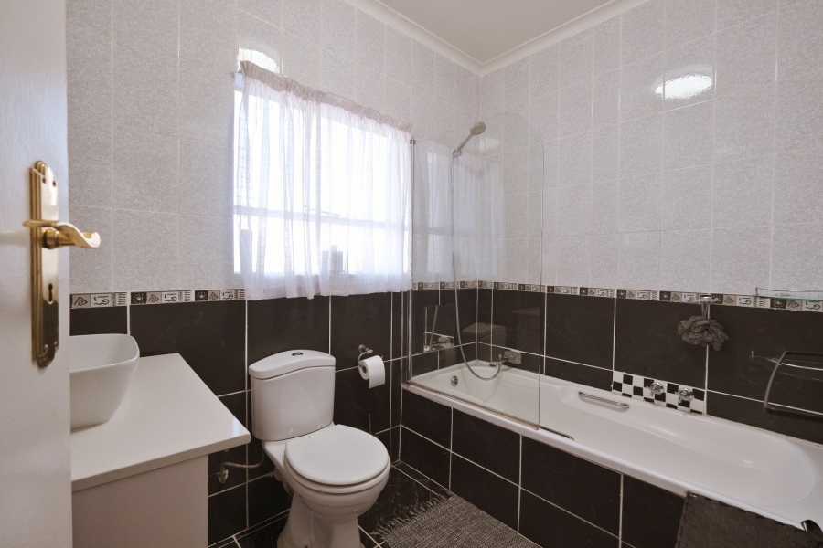 3 Bedroom Property for Sale in Oakdene Gauteng