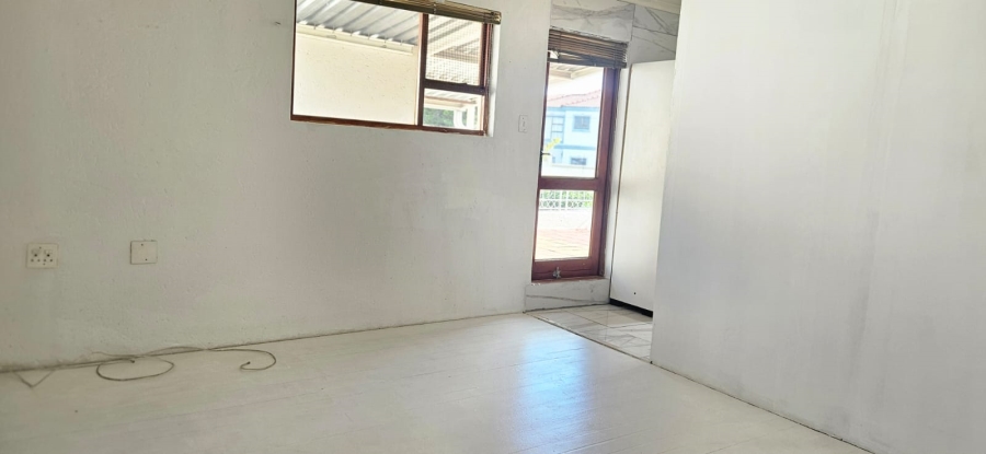 2 Bedroom Property for Sale in Bromhof Gauteng